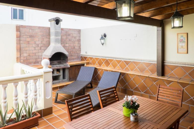 AMAZING DUPLEX with Barbecue