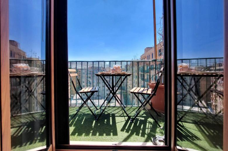 Stazione Trastevere 3BR Flat by Flatinrome