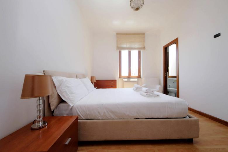 Stazione Trastevere 3BR Flat by Flatinrome