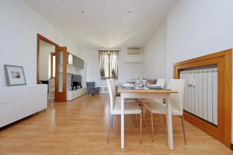 Stazione Trastevere 3BR Flat by Flatinrome