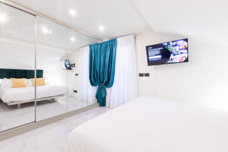 Borgonuovo - Monte  Napoleone Split-level Terrace Apartment