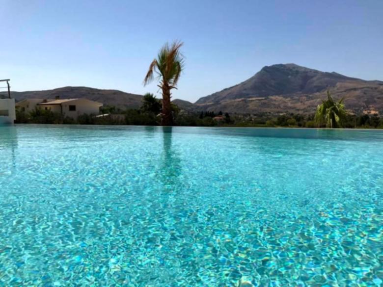 VILLA BIANCOLILLA