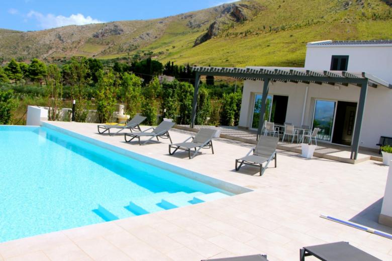 VILLA BIANCOLILLA