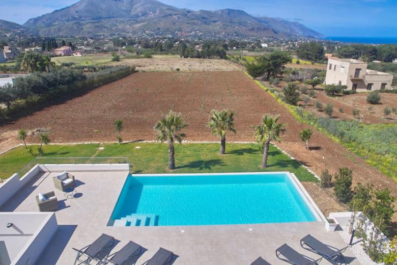 VILLA BIANCOLILLA