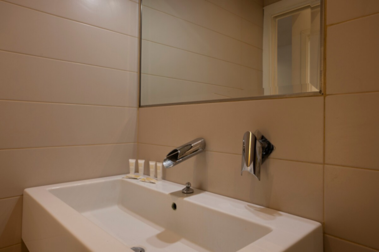  strategic apartment Metro stop  Re di Roma