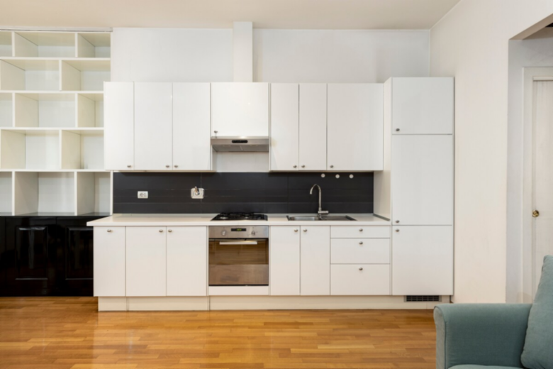  strategic apartment Metro stop  Re di Roma