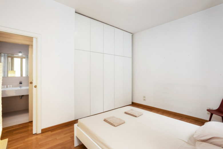  strategic apartment Metro stop  Re di Roma