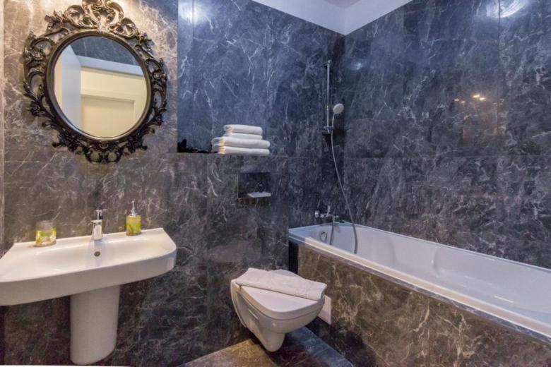 Top Floor View Penthouse