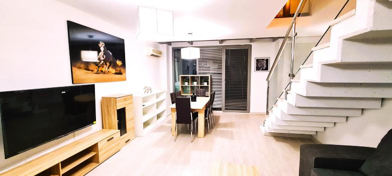 Dúplex 3 habitaciones (1 con balcón & 1 con terraza)