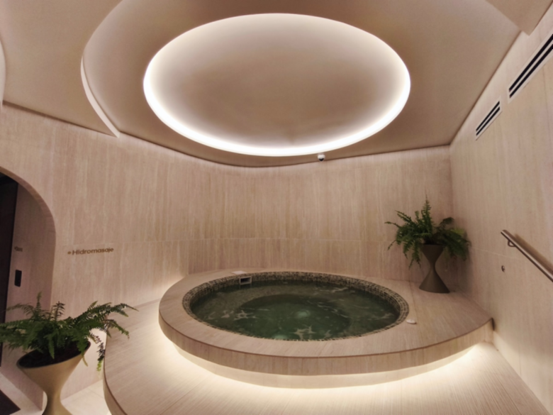 Adagio 504 -  Suite amplia 4 estrellas Carolina Quito