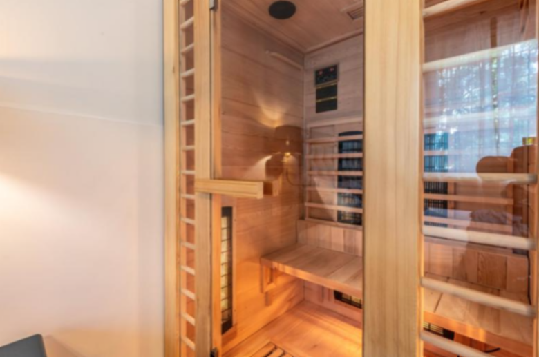 Vatican Jacuzzi and Sauna by Flatinrome