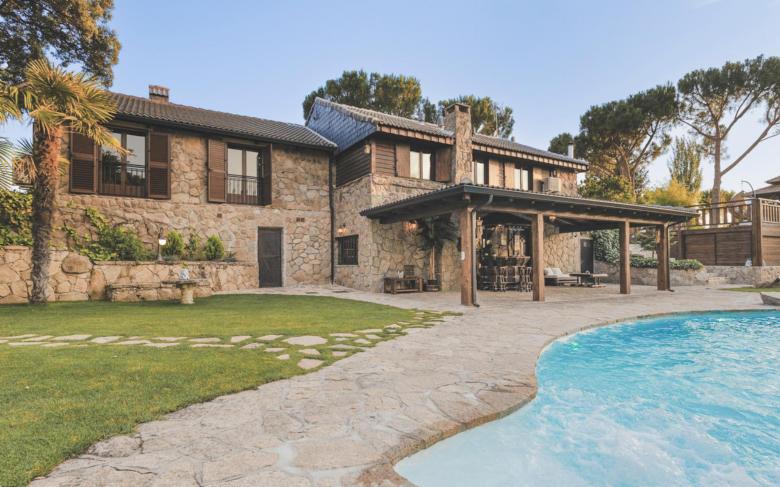 Villa Oasis Madrid · Lujosa villa con spa, cine y piscina