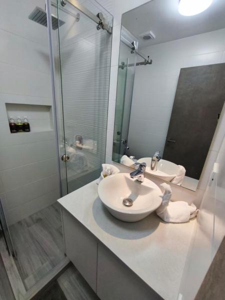 Pontina 203 · Jacuzzi edificio estilo New York Estudio de Lujo