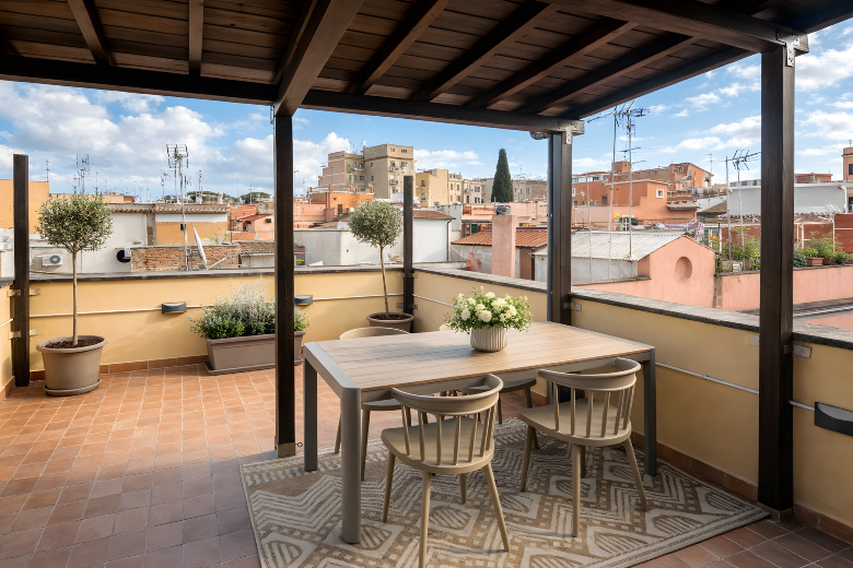 THE PIGNETO ROOFTOP SUITE – Spa & Skyline View near Metro C by RHR