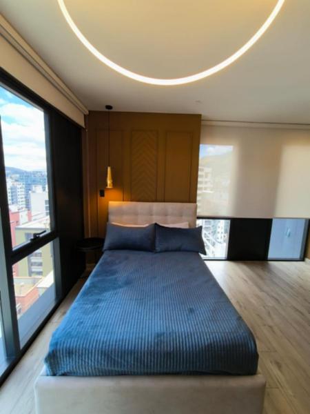 XOE i13 Studio lux para 4 Carolina Quito piso 13 Coliving