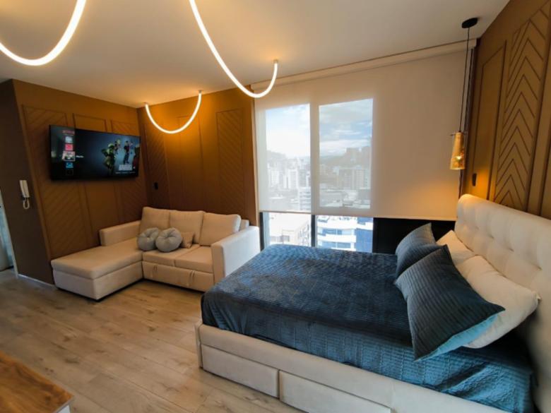 XOE i13 Studio lux para 4 Carolina Quito piso 13 Coliving