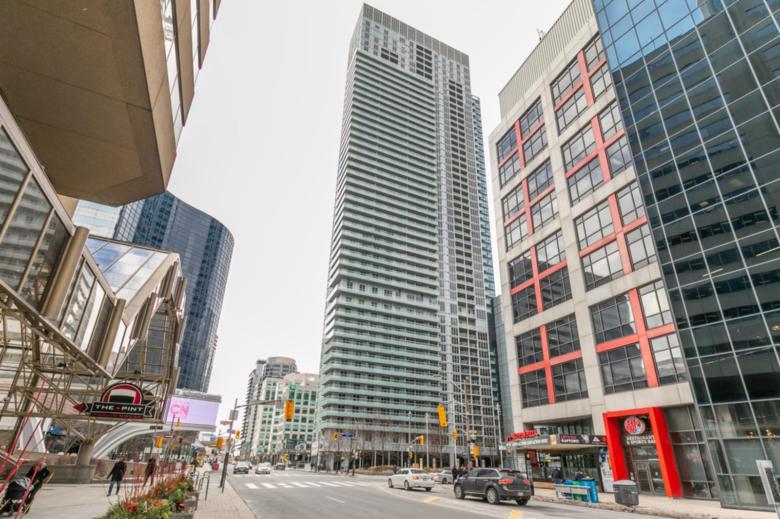Toronto. 300 Front St W 6 Floor
